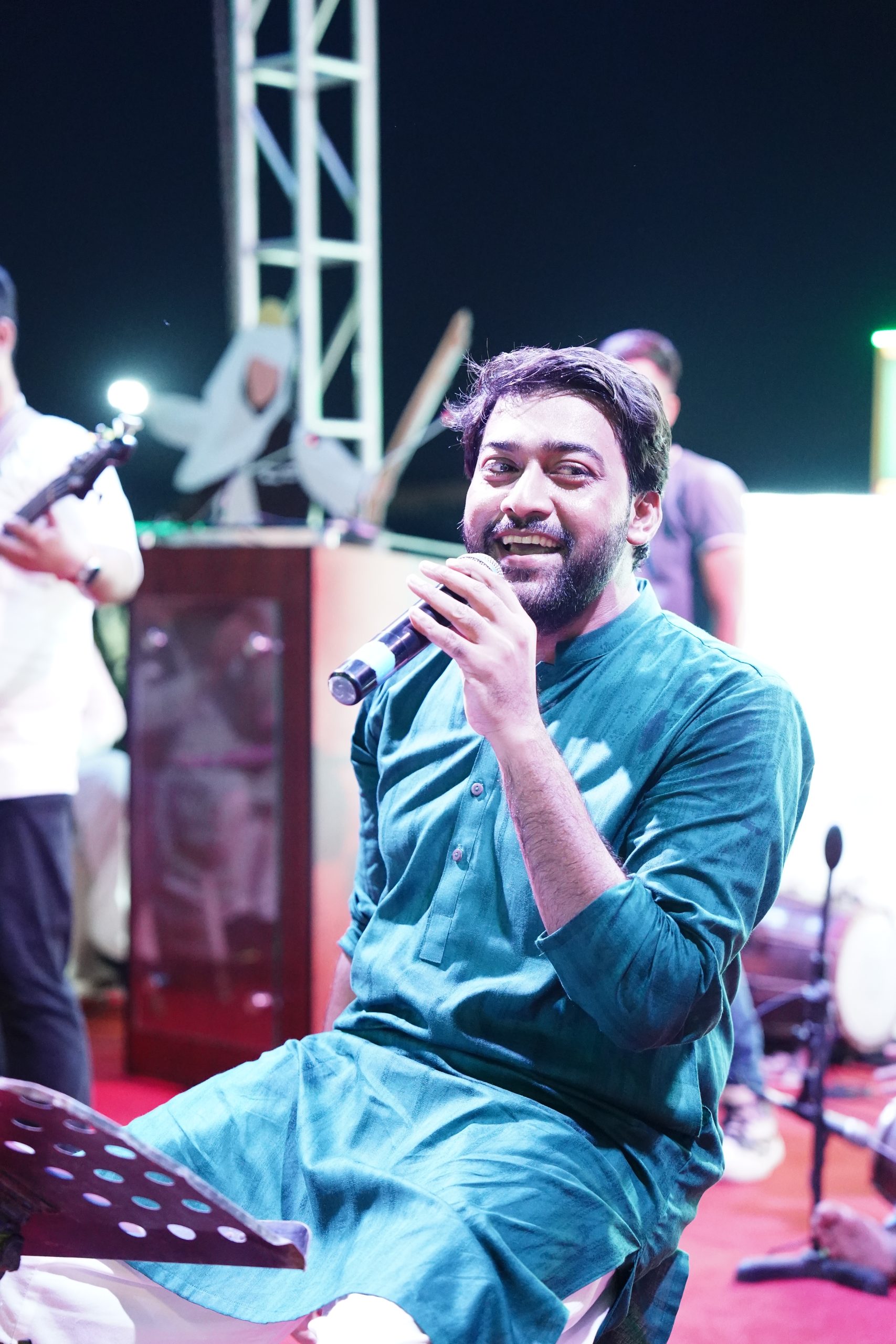 Ali Abbas made the crowd swoon at Independence Day Show in Lahore